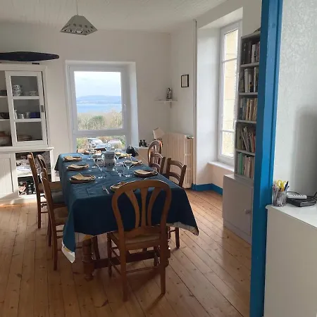Holiday home Maison Familiale Vue - Jardin Arbore
