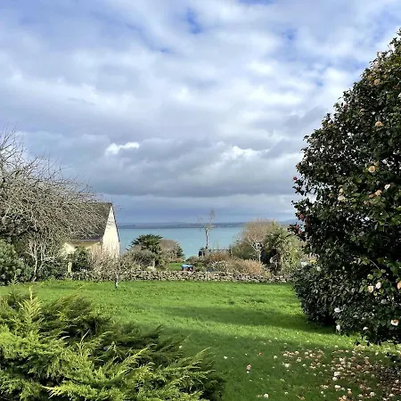 Holiday home Maison Familiale Vue - Jardin Arbore